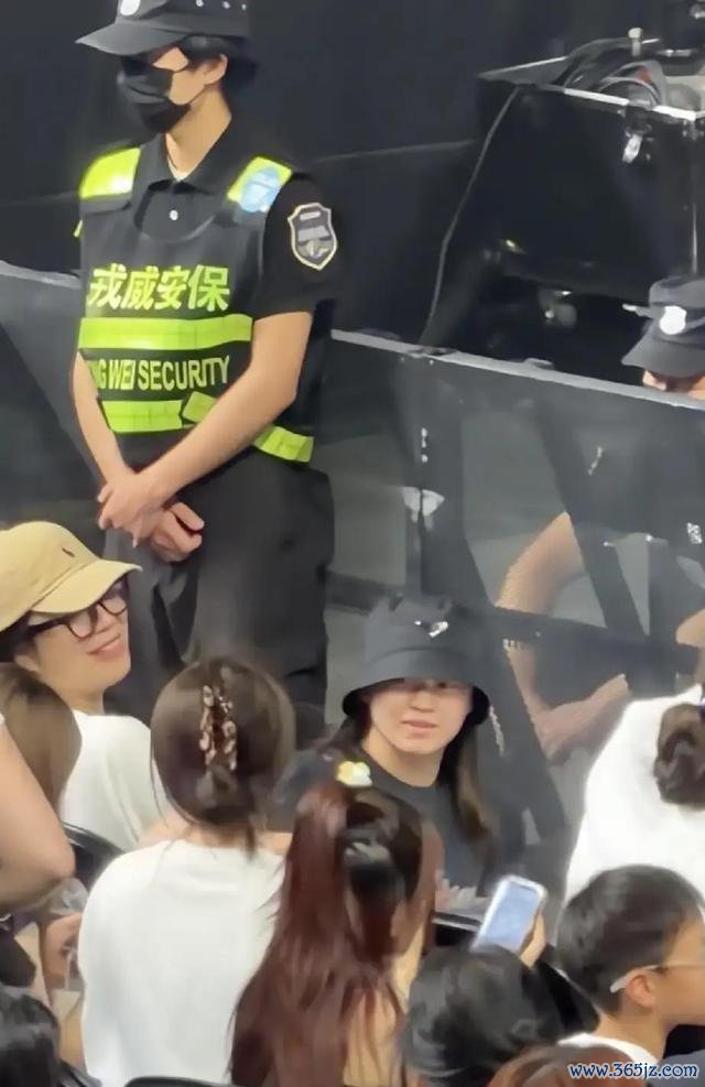 全红婵腼腆和黄子韬王鹤棣握手