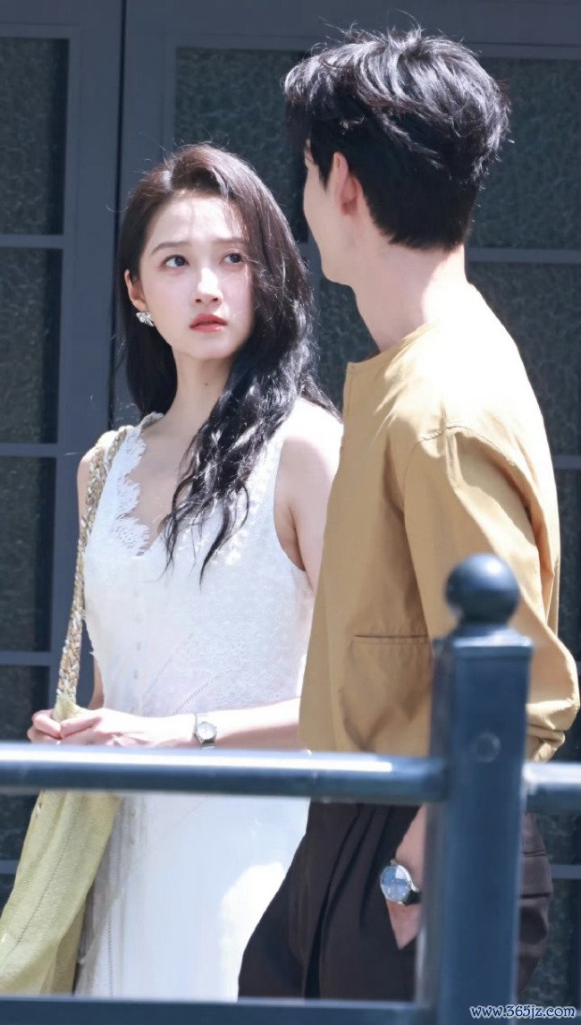 关晓彤陈星旭求婚吻路透 红掌CP感十足